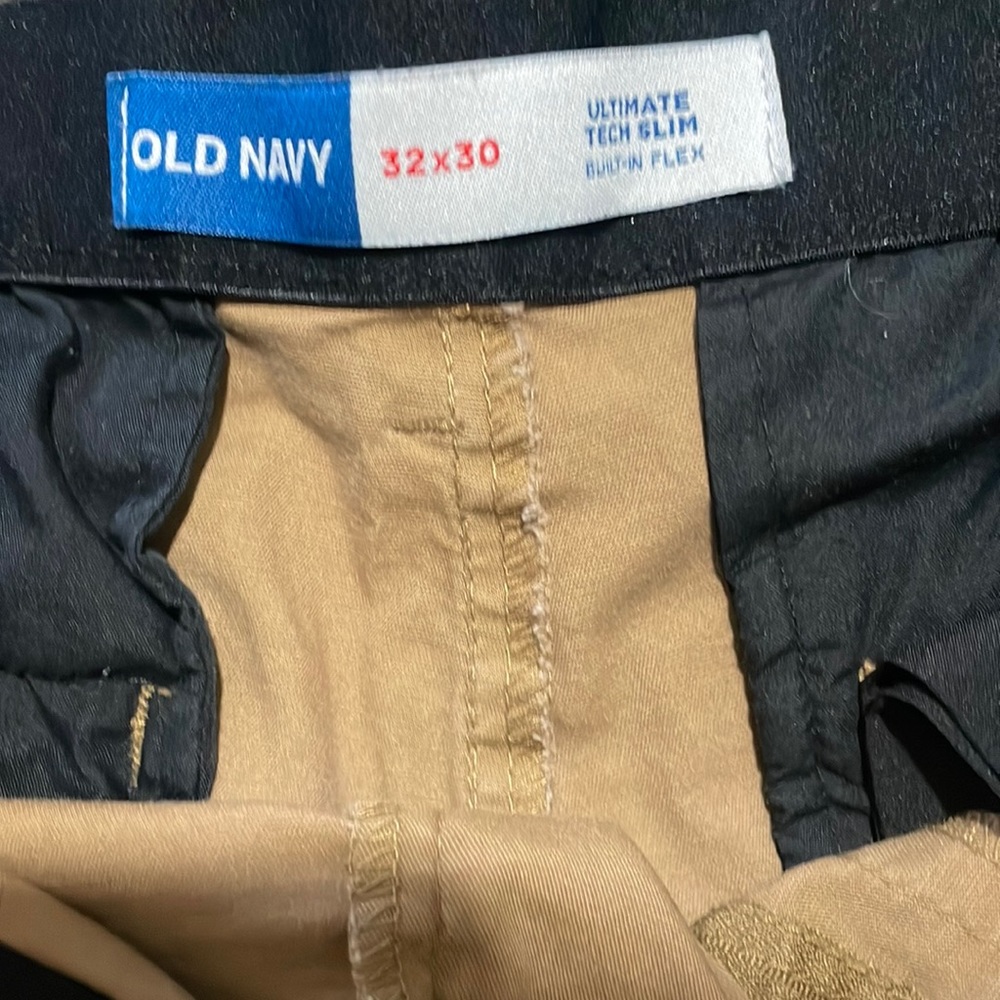 Old navy Slim Tech Khaki 32x30; Used